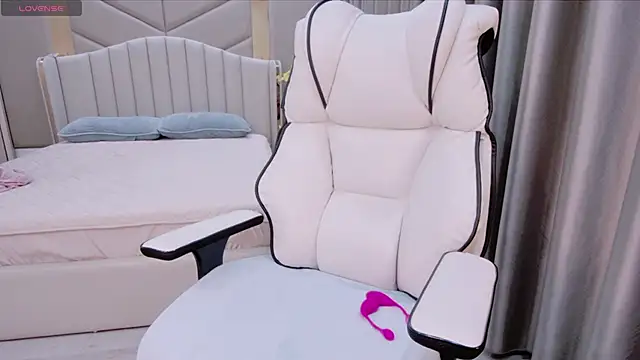 Girl  Funny online show from March 2025 01:48:01 PM