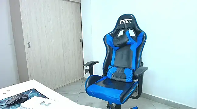 sophiax-x online show from December 2024 03:53:02 PM