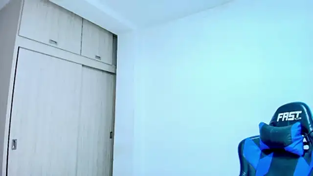 Snapshot of sophiax-x chatting on January 2026 04:33:02 PM sophiax-x online show from January 2026 04:33:02 PM