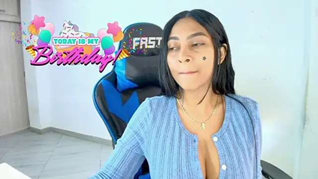 Snapshot of sophiax-x chatting on February 2026 07:07:01 PM sophiax-x online show from February 2026 07:07:01 PM