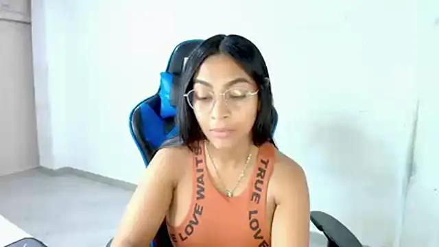 Snapshot of sophiax-x chatting on February 2026 11:18:01 AM sophiax-x online show from February 2026 11:18:01 AM