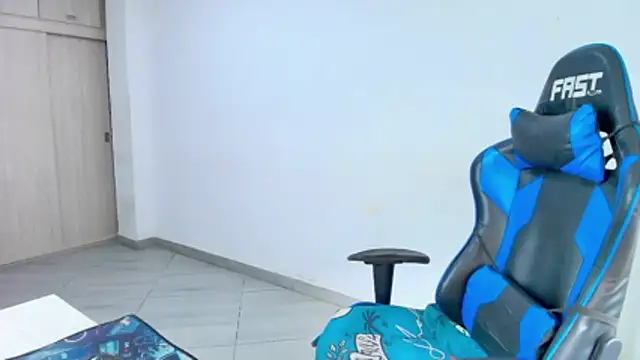 Snapshot of sophiax-x chatting on February 2026 04:36:02 PM sophiax-x online show from February 2026 04:36:02 PM