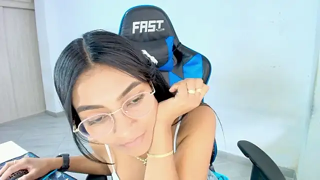 Snapshot of sophiax-x chatting on February 2026 04:49:02 PM sophiax-x online show from February 2026 04:49:02 PM