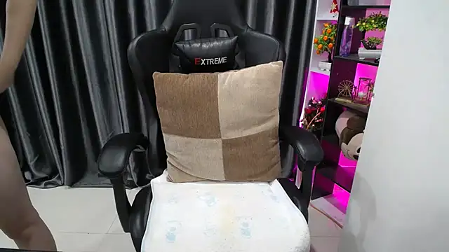 Yuki-yio online show from September 2025 01:17:01 AM