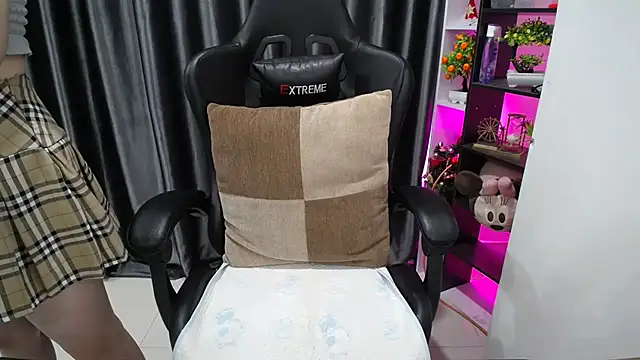 Yuki-yio online show from September 2025 01:28:01 AM