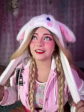 seraphine23 online show from December 2024 03:49:01 AM