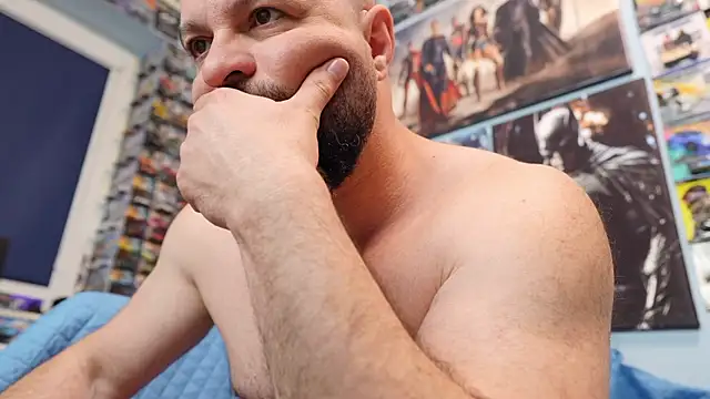 Snapshot of Muscle_Bear chatting on April 2026 06:38:01 AM Muscle Bear online show from April 2026 06:38:01 AM