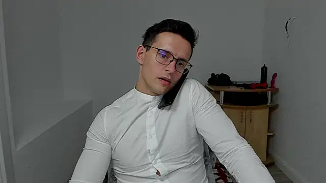 sexxymuscles4u online show from December 2024 05:59:02 PM