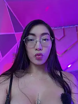 Snapshot of shanon- chatting on June 2026 10:18:02 PM shanon- online show from June 2026 10:18:02 PM