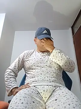 chicoguapo8 online show from September 2025 01:05:01 PM