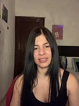 Snapshot of Estefani_32 chatting on July 2026 04:49:01 AM Estefani 32 online show from July 2026 04:49:01 AM
