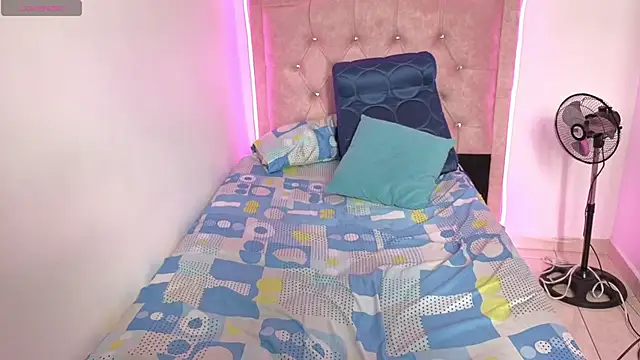 Nazlyy30 online show from October 2025 03:47:02 PM