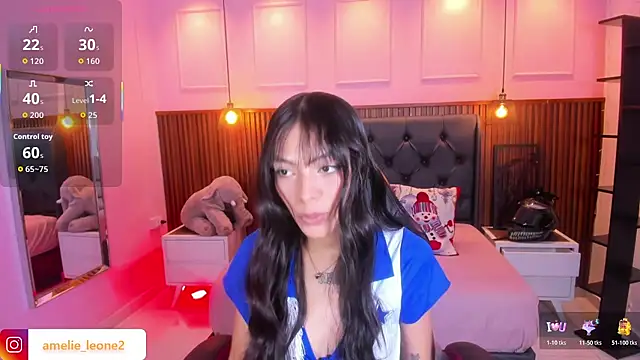 AMELIELEONE online show from November 2025 12:34:01 PM