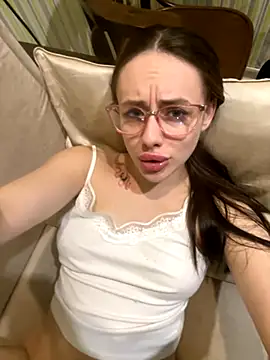 Lisaaan online show from October 2025 11:19:01 AM