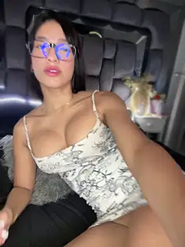 DulceLenns online show from February 2025 05:46:01 PM