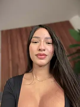 DulceLenns online show from February 2025 05:40:02 PM