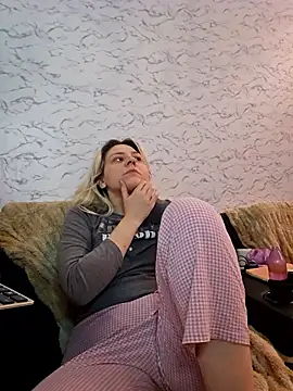 Snapshot of ScarletCallings420 chatting on January 2026 02:11:01 PM ScarletCallings420 online show from January 2026 02:11:01 PM