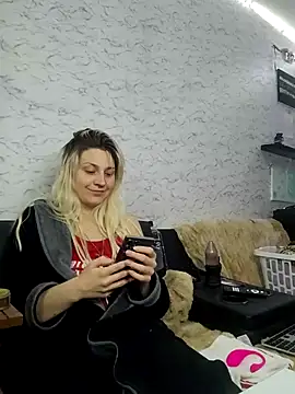 Snapshot of ScarletCallings420 chatting on January 2026 03:43:01 AM ScarletCallings420 online show from January 2026 03:43:01 AM