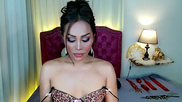 Snapshot of DreamLADYBOY chatting on June 2026 06:52:02 AM DreamLADYBOY online show from June 2026 06:52:02 AM