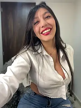 Snapshot of MiaJones21 chatting on July 2026 09:44:01 PM MiaJones21 online show from July 2026 09:44:01 PM