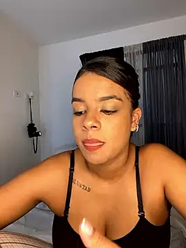 trianawhite online show from December 2024 09:06:01 PM