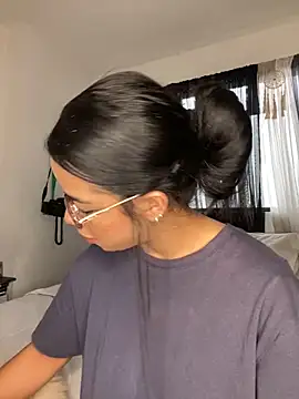 Snapshot of trianawhite chatting on December 2025 03:19:01 PM trianawhite online show from December 2025 03:19:01 PM