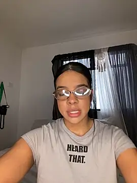 Snapshot of trianawhite chatting on December 2025 03:19:02 PM trianawhite online show from December 2025 03:19:02 PM