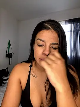 Snapshot of trianawhite chatting on January 2026 03:17:01 PM trianawhite online show from January 2026 03:17:01 PM