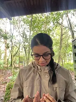 Snapshot of trianawhite chatting on February 2026 03:50:01 PM trianawhite online show from February 2026 03:50:01 PM