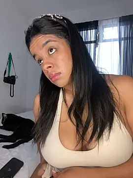 Snapshot of trianawhite chatting on February 2026 03:05:02 PM trianawhite online show from February 2026 03:05:02 PM