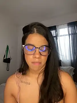 Snapshot of trianawhite chatting on February 2026 03:05:02 PM trianawhite online show from February 2026 03:05:02 PM