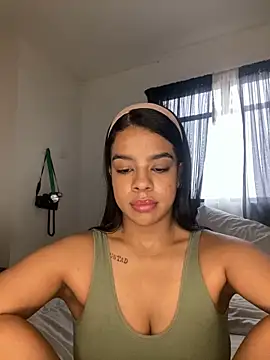 Snapshot of trianawhite chatting on February 2026 03:12:01 PM trianawhite online show from February 2026 03:12:01 PM