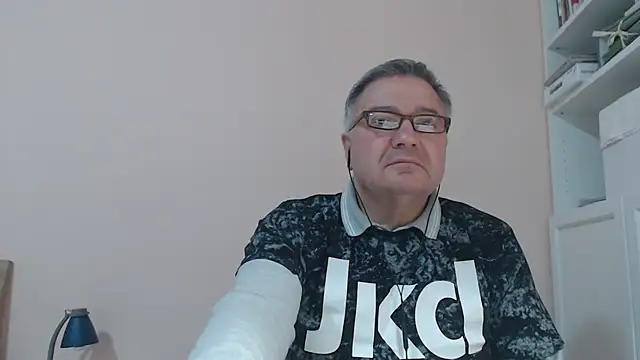 YOU6me online show from February 2025 06:02:01 PM