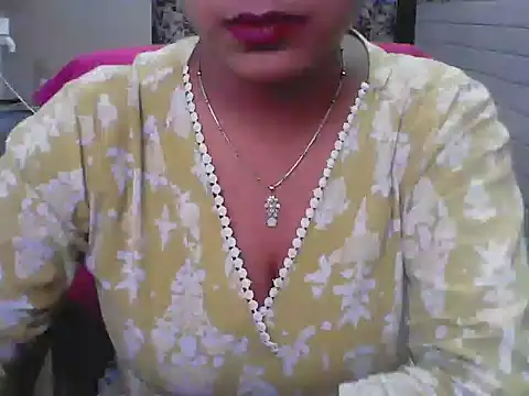Snapshot of LovingPihu chatting on June 2026 06:52:02 AM LovingPihu online show from June 2026 06:52:02 AM