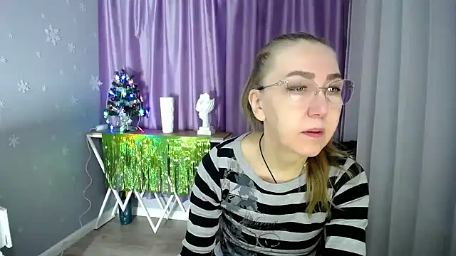 queen a n i online show from December 2024 09:40:02 AM