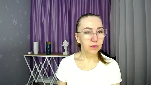 queen a n i online show from March 2025 06:58:02 AM