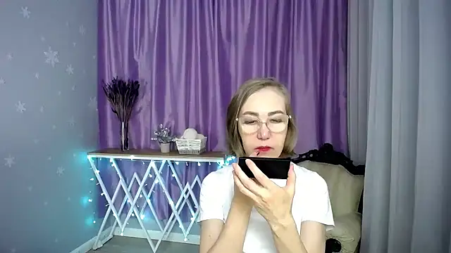 queen a n i online show from April 2026 10:12:02 AM