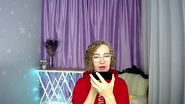 queen a n i online show from June 2026 12:10:02 PM