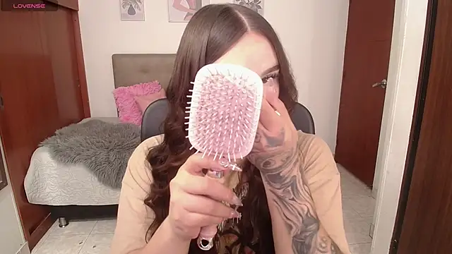 Snapshot of Miley_Baker chatting on December 2025 02:48:01 PM Miley Baker online show from December 2025 02:48:01 PM