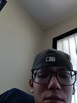Yanwoods420 online show from May 2026 09:10:02 PM