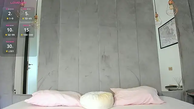 Naila18 online show from September 2025 06:02:02 AM