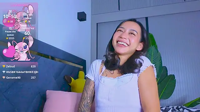 Mia Tin online show from October 2025 07:23:01 PM