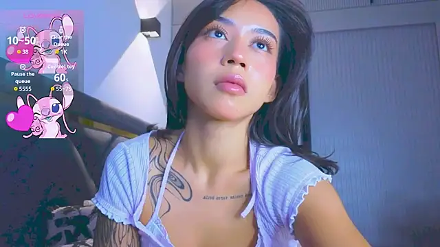 Mia Tin online show from October 2025 01:23:01 PM