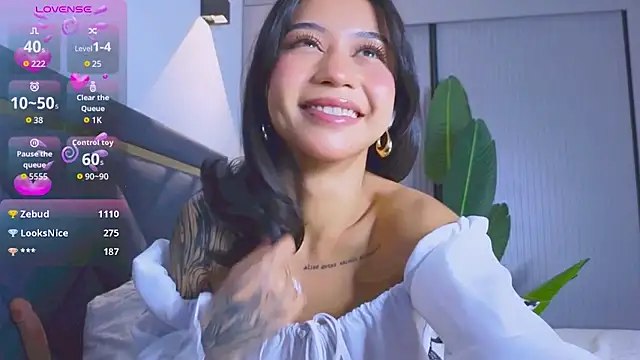 Mia Tin online show from November 2025 04:29:01 PM