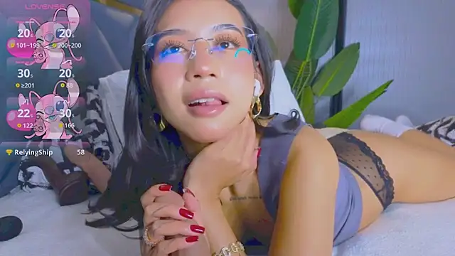 Mia Tin online show from November 2025 04:49:02 PM