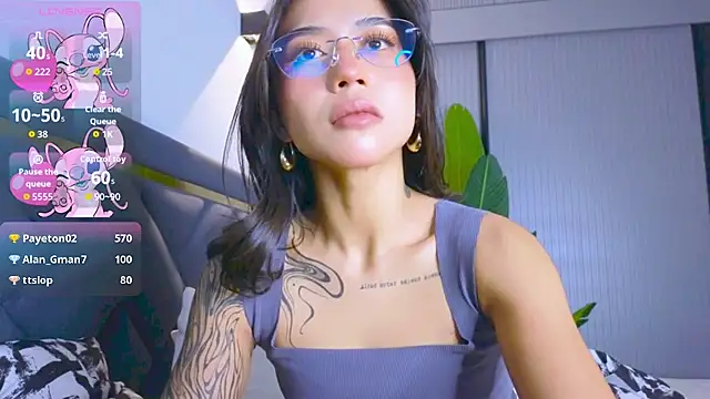 Mia Tin online show from November 2025 03:34:01 PM