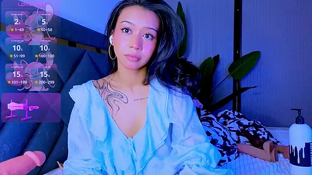 Mia Tin online show from April 2026 08:40:01 PM