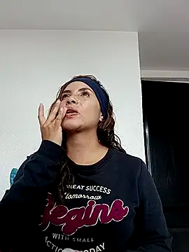 karolkim022 online show from October 2025 06:38:02 PM