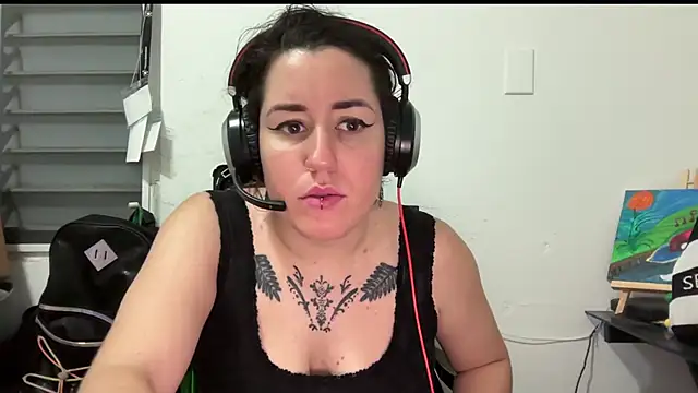 Snapshot of poppergirl69 chatting on December 2024 03:29:01 AM poppergirl69 online show from December 2024 03:29:01 AM