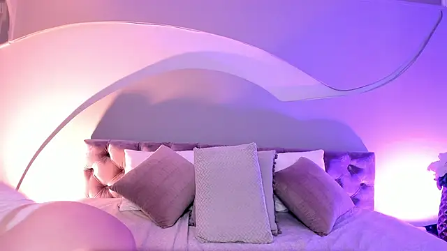 Snapshot of Nicolle_W chatting on February 2025 11:43:02 AM Nicolle W online show from February 2025 11:43:02 AM